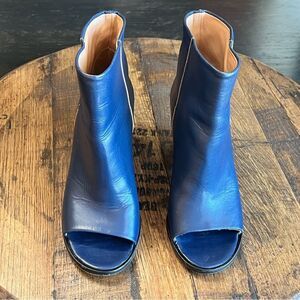 MAISON MARTIN MARGIELA Navy Italian Leather Peep-Toe Heeled Ankle Bootie, Size 7